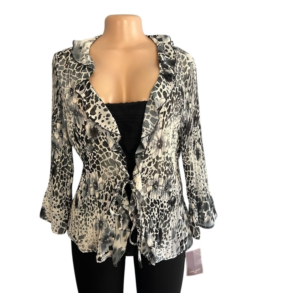 3/$30 ☀️ Laura Scott Animal Print Flutter Sleeve Front Tie Blouse